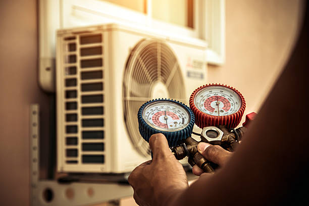 Professional Hvac technician working in Saltillo, TN